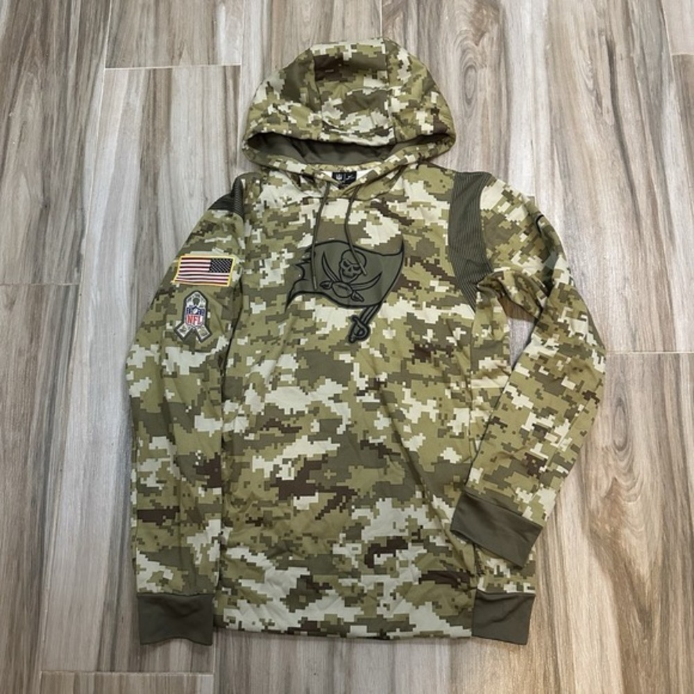Nike Tampa Bay Buccaneers Hoodie Mens Camo NFL Football Salute Service to Casual